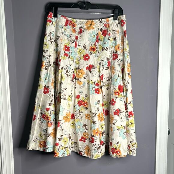Cabi Red and Brown Floral A-Line Knee Length Skirt Zippered Back Size 4 - Picture 8 of 8